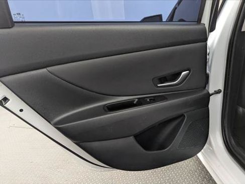 Used 2025 Hyundai Elantra Limited FWD image 16