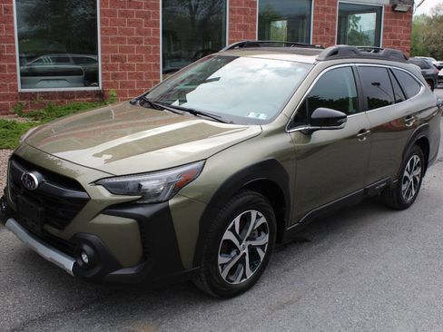 Used 2025 Subaru Outback Limited XT AWD/4WD image 2