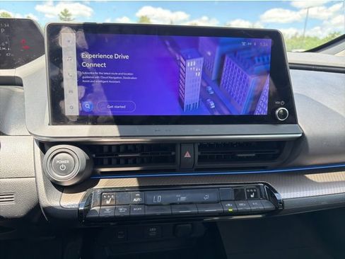 Used 2024 Toyota Prius XLE FWD image 27