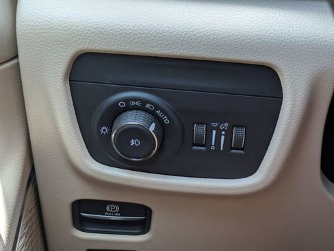 Used 2024 Jeep Grand Cherokee Limited w/ Luxury Tech Group II AWD/4WD image 33