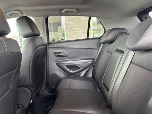 Used 2020 Chevrolet Trax LT w/ LT Convenience Package FWD image 12
