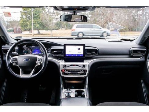 Certified 2021 Ford Explorer XLT image 12