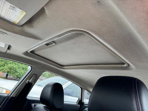 Used 2014 Ford Fiesta Titanium image 11