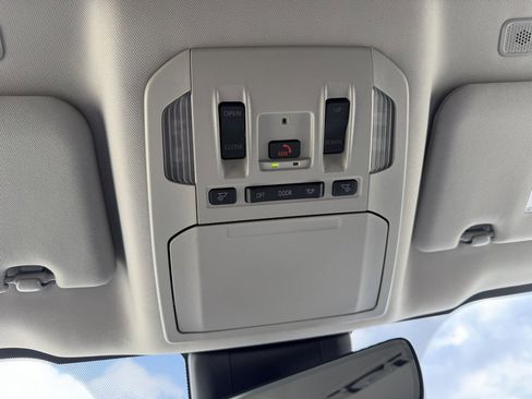 Certified 2025 Toyota Highlander XLE image 23