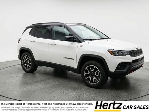 Used 2025 Jeep Compass Trailhawk AWD/4WD image 1