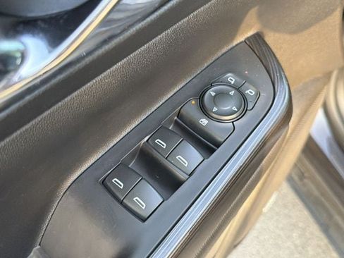 Used 2018 GMC Acadia SLT FWD image 31
