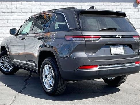 New 2026 Jeep Grand Cherokee Laredo image 2