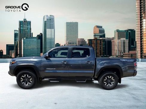 Used 2023 Toyota Tacoma TRD Off-Road w/ Technology Package AWD/4WD image 2
