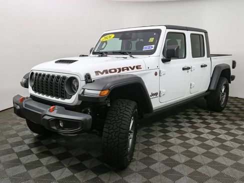 Used 2026 Jeep Gladiator Mojave AWD/4WD image 5