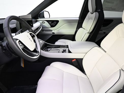 New 2026 Lincoln Aviator Black Label w/ Jet Appearance Package image 13