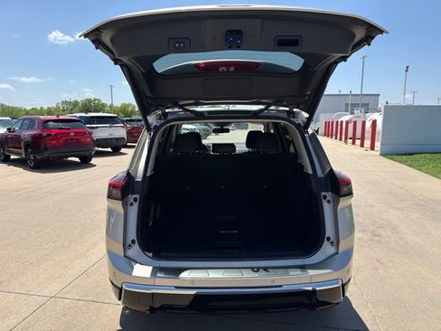 Used 2025 Nissan Rogue Platinum AWD/4WD image 10