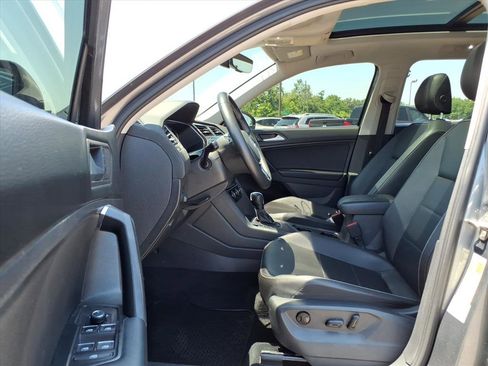 Used 2021 Volkswagen Tiguan SEL FWD image 17