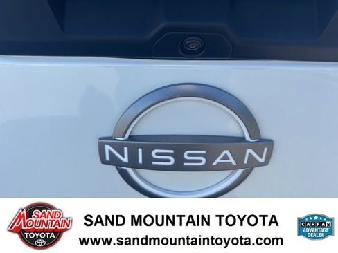 Used 2025 Nissan Frontier SV w/ SV Convenience Package RWD image 8