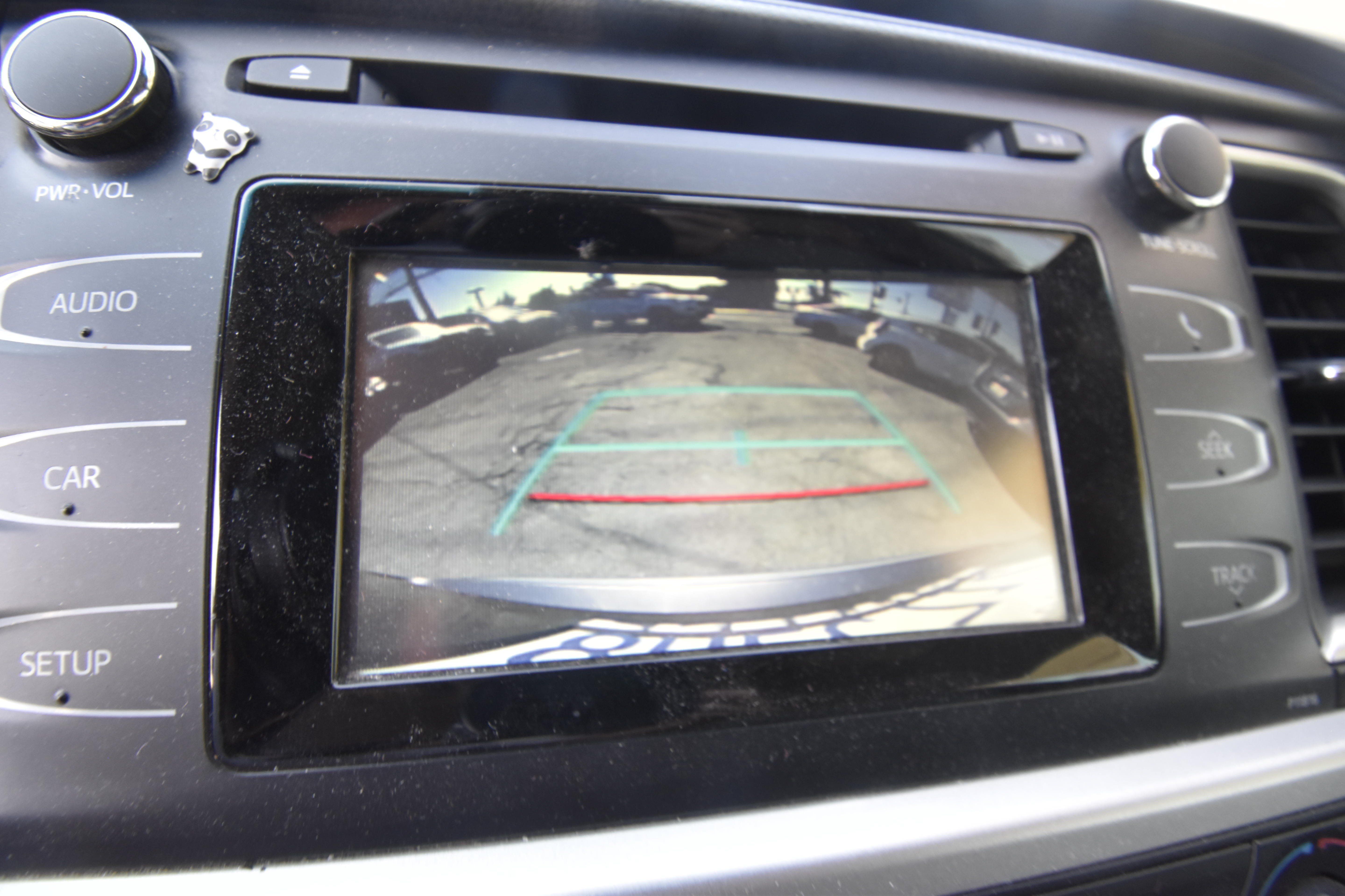 Used 2019 Toyota Highlander LE w/ Carpet Mat Package (TMS) FWD image 10