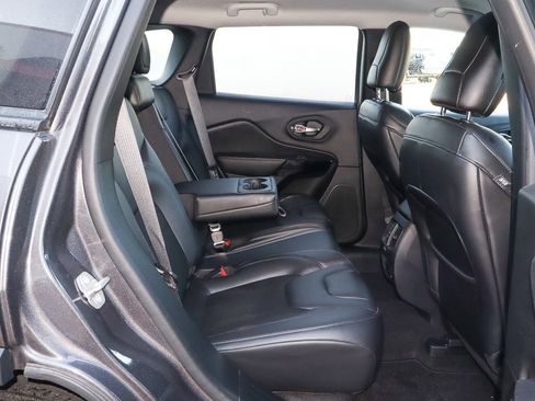 Used 2020 Jeep Cherokee Latitude Plus image 24