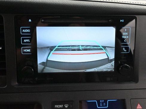 Used 2017 Toyota Sienna XLE w/ XLE Navigation Package FWD image 25