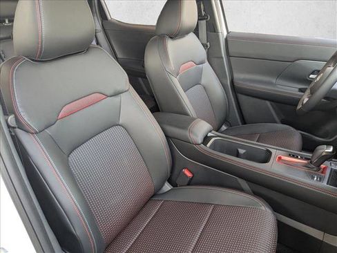 Used 2025 Nissan Kicks SR AWD/4WD image 20