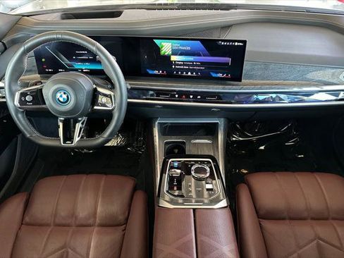 Used 2024 BMW i7 M70 image 12