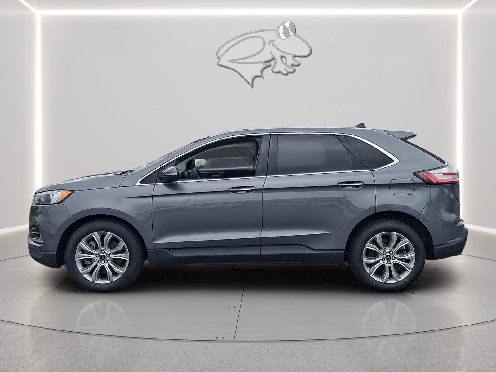 Used 2024 Ford Edge Titanium AWD/4WD image 2