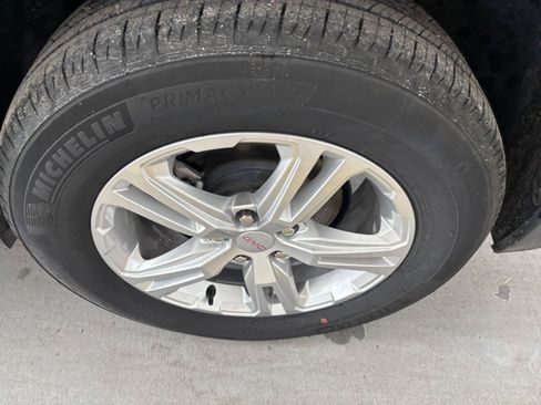 Used 2024 GMC Terrain SLE FWD image 31