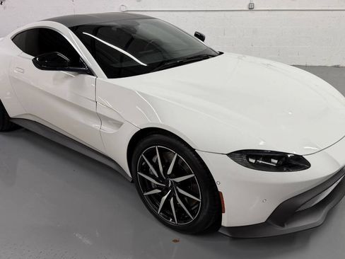 Used 2019 Aston Martin V8 Vantage Coupe RWD image 2
