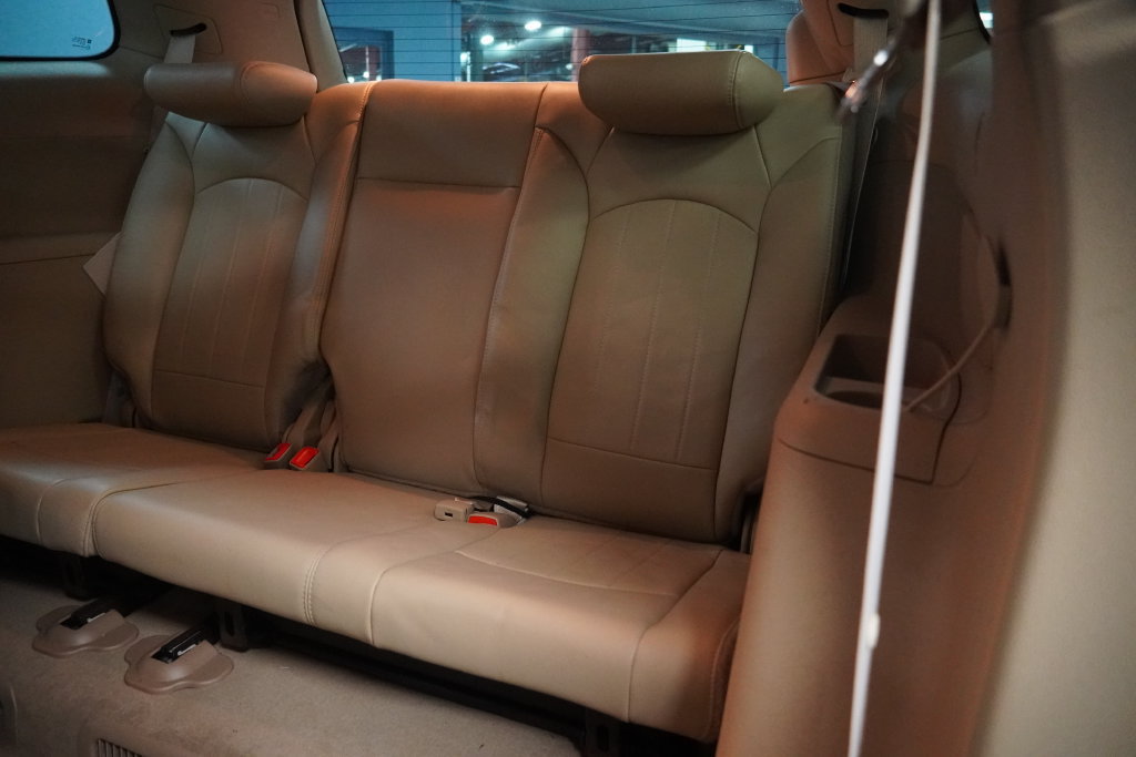 Used 2008 Buick Enclave CXL w/ Entertainment Package #3 FWD image 29