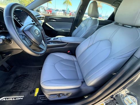 Used 2021 Toyota Avalon XLE image 5