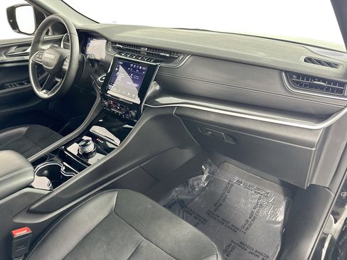 Used 2023 Jeep Grand Cherokee L Laredo image 29