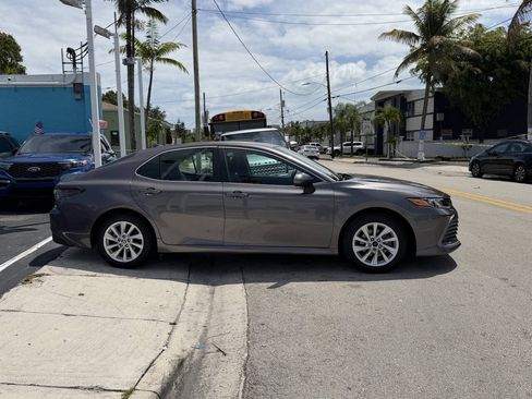 Used 2022 Toyota Camry LE FWD image 6