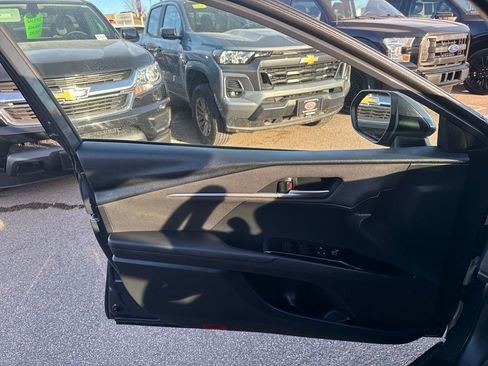 Used 2025 Toyota Camry LE image 31