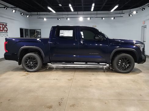New 2026 Toyota Tundra Limited AWD/4WD image 8
