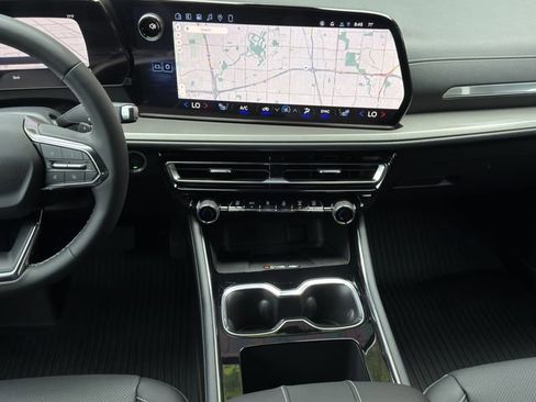 New 2026 Chevrolet Traverse LT w/ Driver Confidence Package FWD image 12