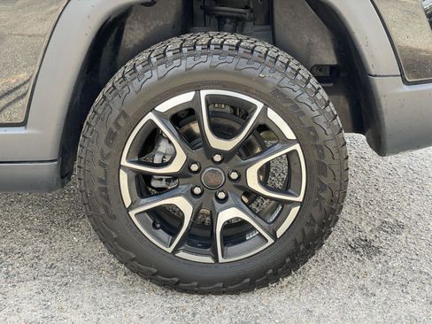 Used 2025 Jeep Compass Trailhawk w/ Trailhawk Elite Group image 48