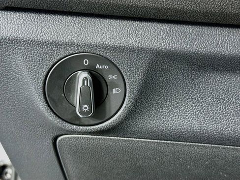Used 2024 Volkswagen Jetta SE FWD image 15