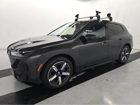 Used 2023 BMW iX xDrive50 w/ Sport Package AWD/4WD image 3