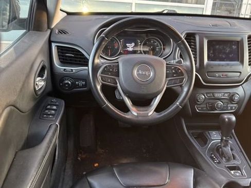 Used 2019 Jeep Cherokee Latitude Plus image 9