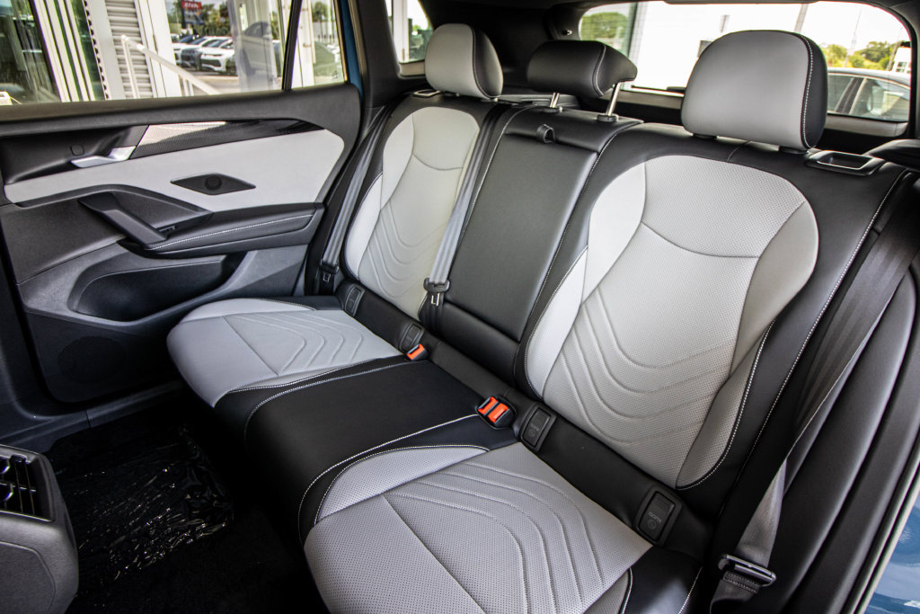 New 2026 Volkswagen Tiguan SE R-Line FWD image 28