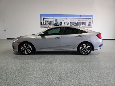 Used 2018 Honda Civic EX-T image 5