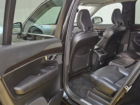 Used 2019 Volvo XC90 T6 Momentum w/ Protection Package image 17