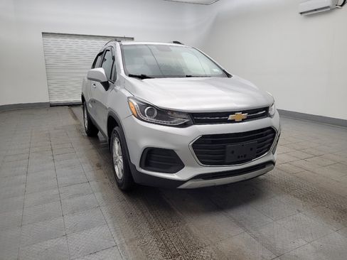 Used 2022 Chevrolet Trax LT w/ LT Convenience Package image 14
