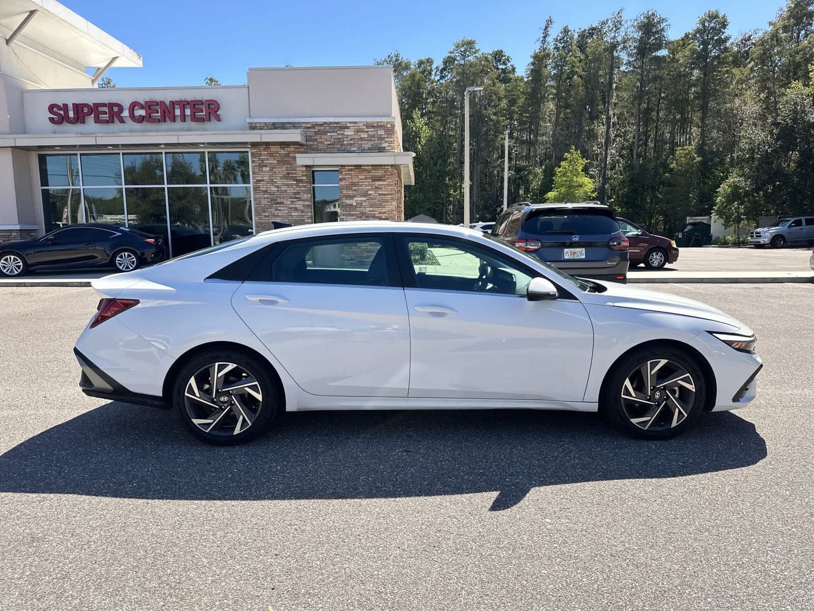 Used 2025 Hyundai Elantra Limited FWD image 7