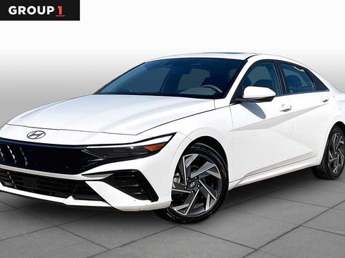 Certified 2025 Hyundai Elantra SEL FWD image 1