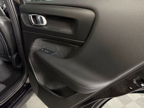Used 2025 Volvo XC40 B5 Plus image 35