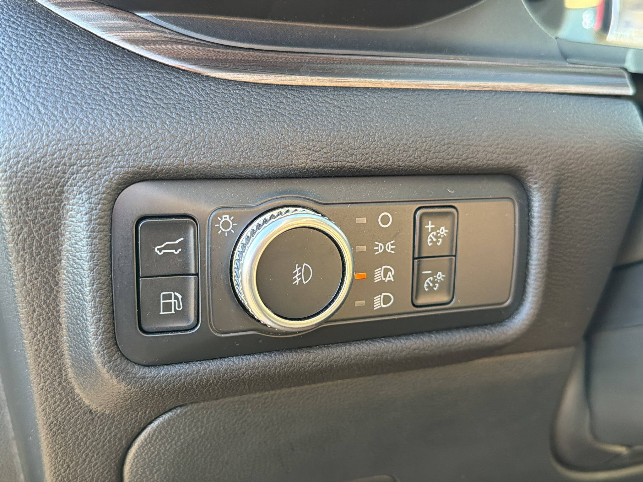 Used 2022 Ford Explorer Limited AWD/4WD image 14