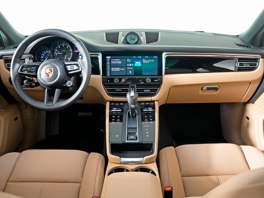 Certified 2026 Porsche Macan AWD/4WD image 18