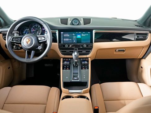 Certified 2026 Porsche Macan AWD/4WD image 18