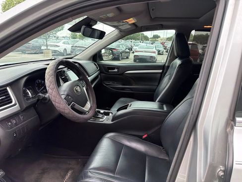 Used 2017 Toyota Highlander XLE FWD image 17
