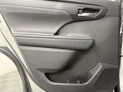 Used 2024 Toyota Highlander LE image 33