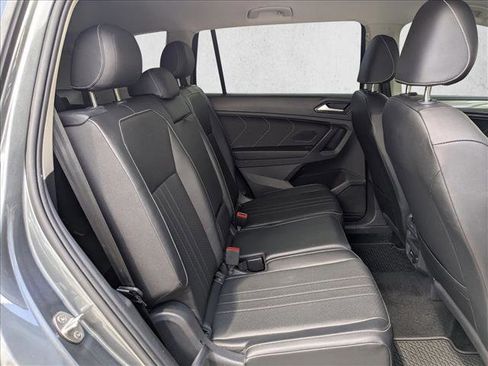 Used 2022 Volkswagen Tiguan SE image 18