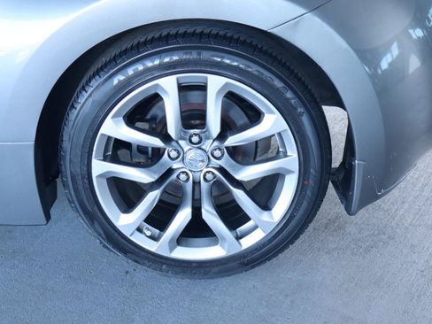 Used 2014 Nissan 370Z Touring RWD image 11